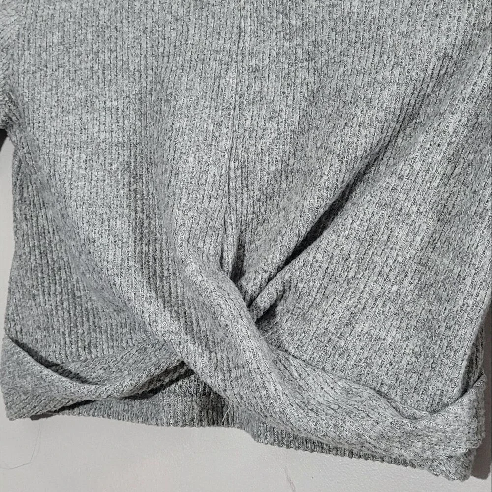 Zara kids 9/10 girls gray long-sleeved twisted front crop top